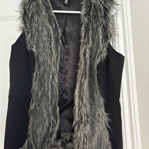 Stylish Black Vest with Faux Fur Accent
